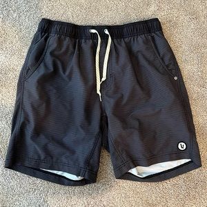 Vuori Kore Short Lined 7.5" inseam, Large, Black & Gray striped